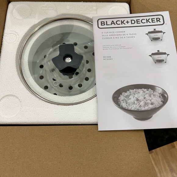 NIB / NWT Black and Decker 6-cup rice cooker and steamer - Picture 3 of 4